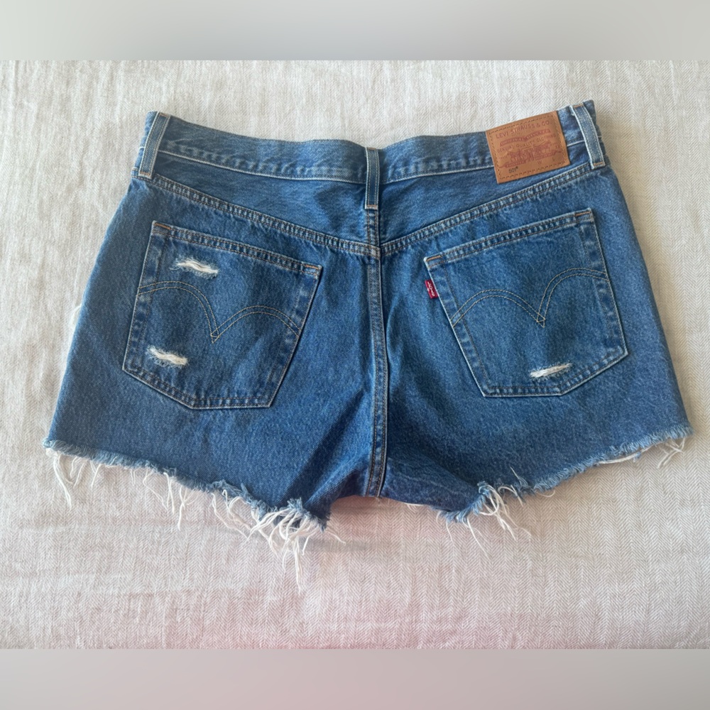 Levi’s Distressed High Rise Shorts - Picture 2 of 4